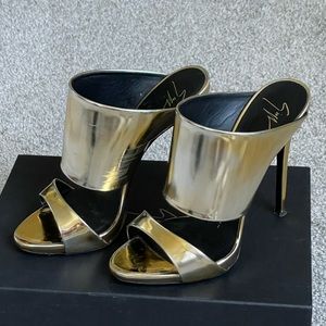 Giuseppe Zannoti Gold heels size 6.5